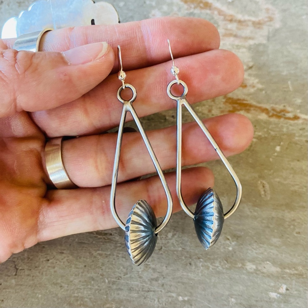 ♥️ Navajo ♥️ Preston Haley Sterling Silver Handmade Fluted Pearl Earrings
